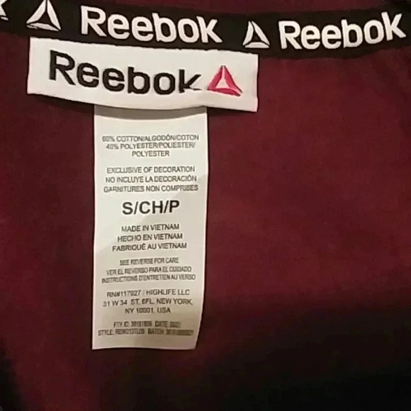💙🐾New Burgundy Reebok color block qtr zip - Picture 7 of 8